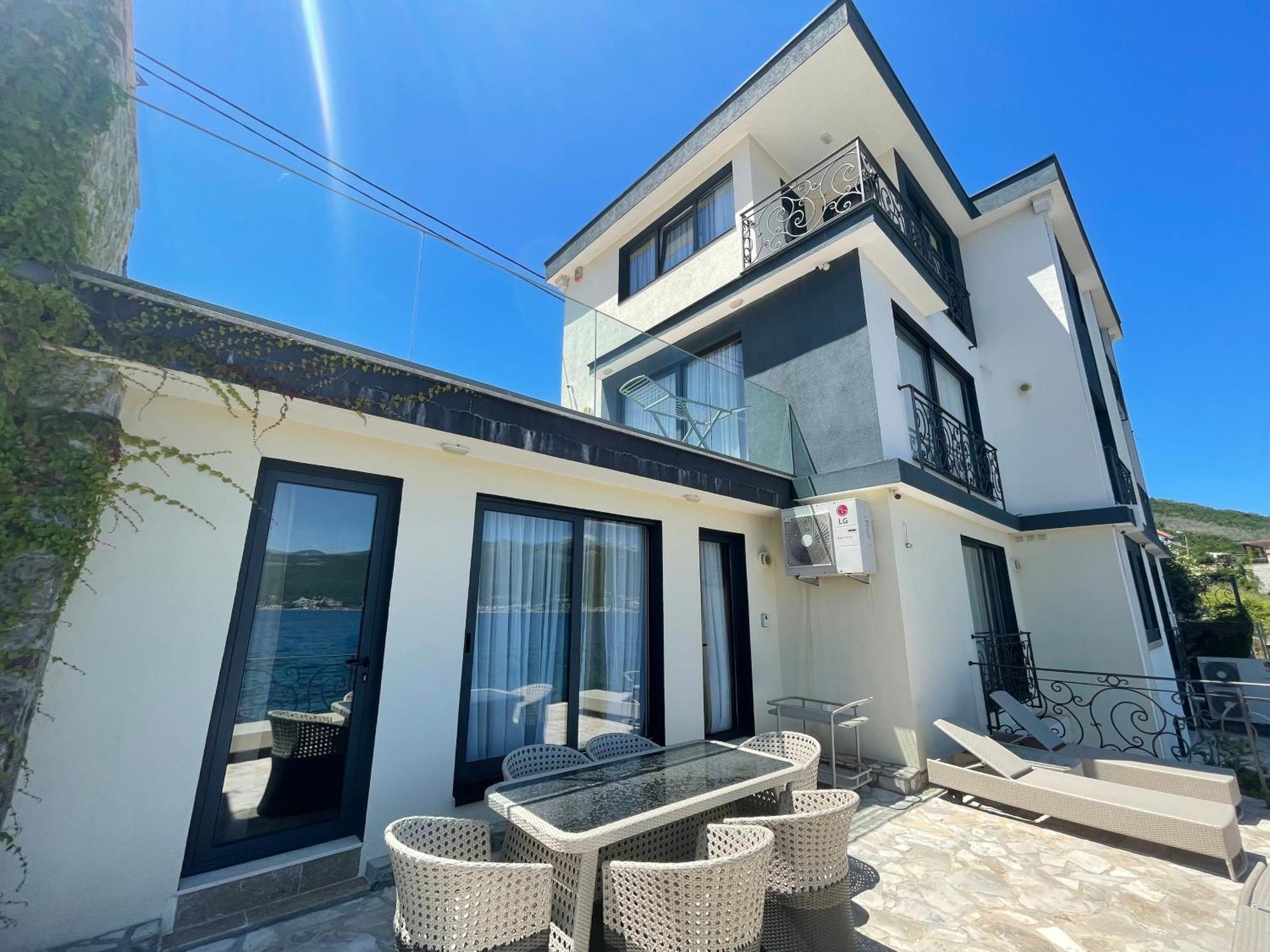 Beachfront Villa Pearl Of Adria Krasići Екстериор снимка