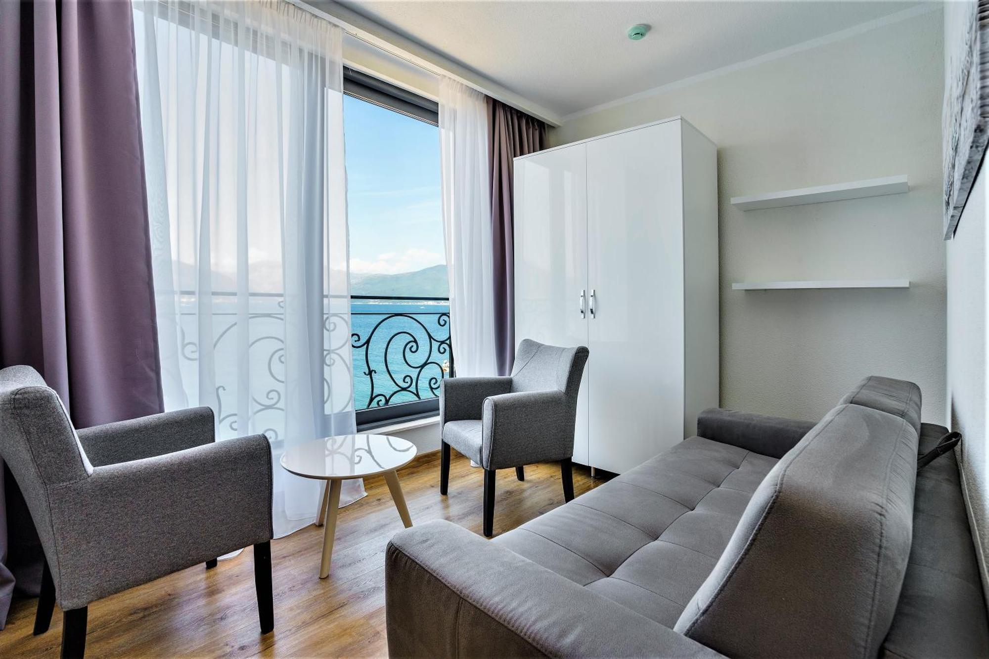 Beachfront Villa Pearl Of Adria Krasići Екстериор снимка