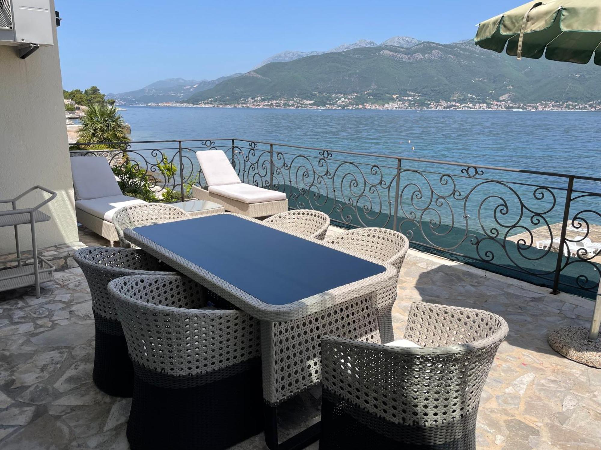 Beachfront Villa Pearl Of Adria Krasići Екстериор снимка